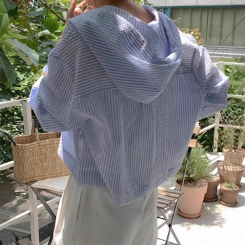 Korea suvise temperamendiga mitmekülgne üherealine triibuline kontrastvärvi lühike lahtine pikkade varrukatega päikesekaitsega kapuutsiga särk naistele