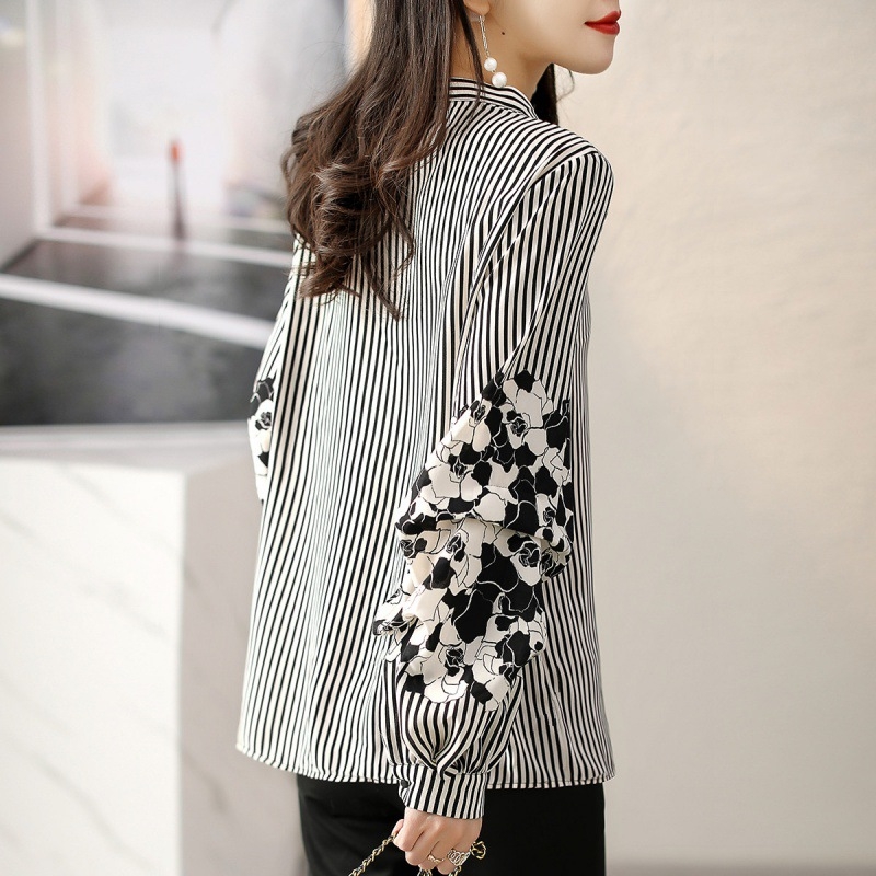 22-es tavaszi ruha, új, klasszikus, nem menő divatból, csíkos, karcsúsított, mindenhez illő, kényelmes, varrásos, lámpás ujjú póló, kis ing, felsőrész, női