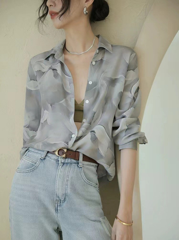 Лека, обикновена копринена риза в национален стил с щампа, дамска сива, нова, свободна, домашно приготвена копринена риза от черничева коприна, пролет 2024