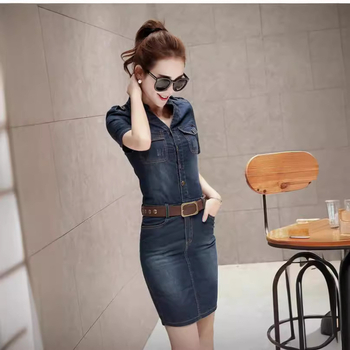 Νέο γυναικείο τζιν φόρεμα μεσαίου μήκους σε κορεατικό στιλ για την άνοιξη και το καλοκαίρι του 2024, με στενή εφαρμογή και κοντομάνικη φούστα τζιν για γυναίκες.