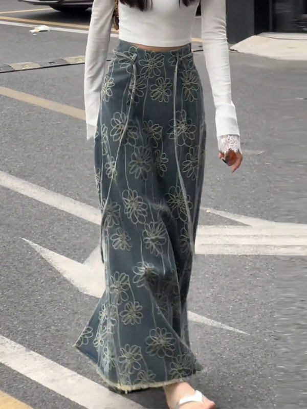 Dögös lányos elegáns, hátul kivágott, csipkés, hosszú ujjú póló, hímzett, farmerszoknya 2025 tavaszi és nyári új, kétrészes szett