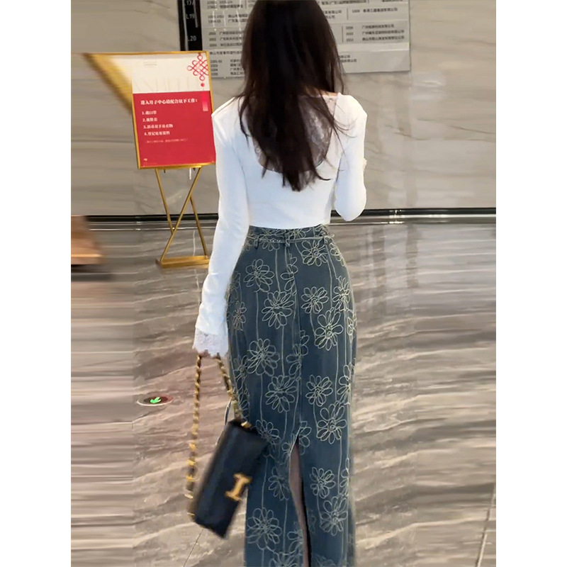 Dögös lányos elegáns, hátul kivágott, csipkés, hosszú ujjú póló, hímzett, farmerszoknya 2025 tavaszi és nyári új, kétrészes szett