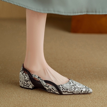 Γυναικεία μονόχρωμα παπούτσια άνοιξης και φθινοπώρου 2025 με ρηχό στόμα, ιδιοσυγκρασία για μετακινήσεις, μοντέρνο σχέδιο φιδιού, μπλοκ χρωμάτων, hollow point, επίπεδη, με χαμηλό τακούνι, 34-40