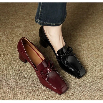 Γυναικεία παπούτσια με χοντρό τακούνι 2025, άνοιξη, νέα, κορεάτικα στυλ, βρετανικού στιλ, μικρά δερμάτινα παπούτσια με λουστρίνι, vintage, τετράγωνη μύτη και φιόγκο