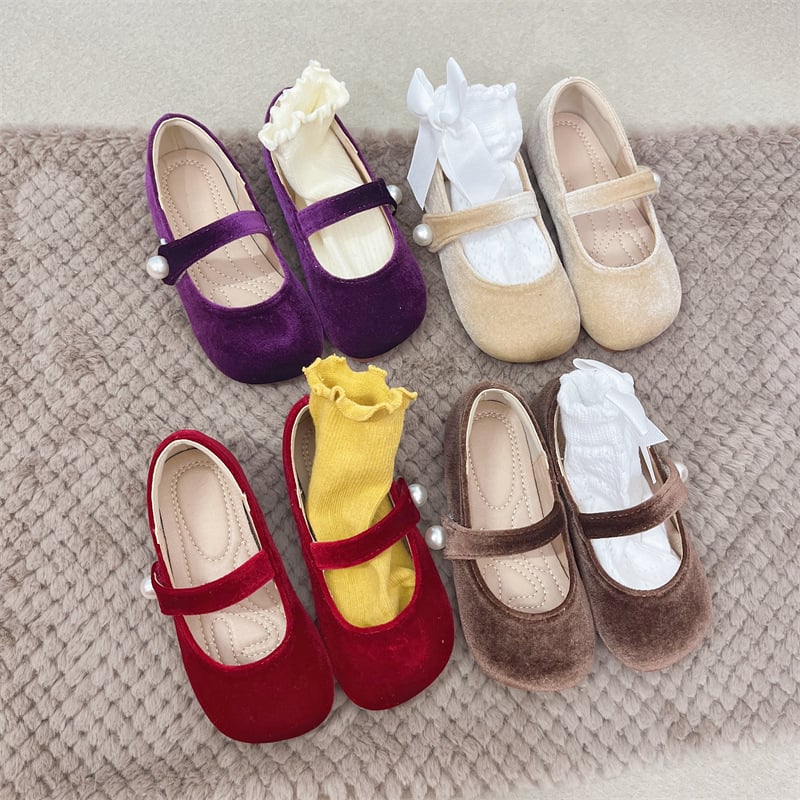 Dél-Koreai Gyermekcipők 2025 Tavaszi és Őszi Édes Lányok Puha Talpú Western Stílusú Hercegnős Cipők Retro Bársony Kislány Gyapjúbélésű Cipők