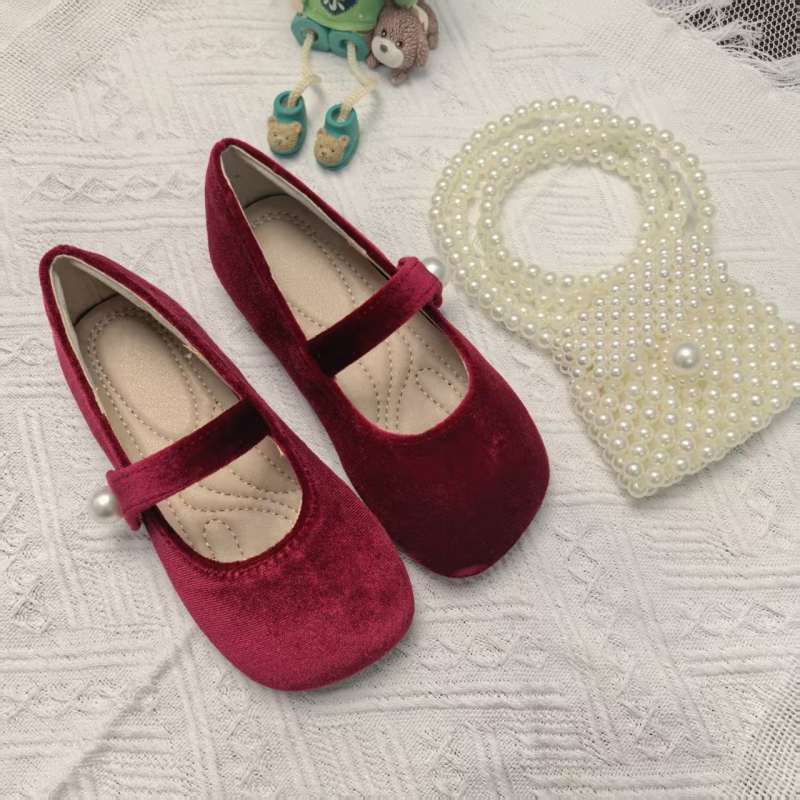 Lõuna-Korea lastejalatsid 2025. aasta kevad- ja sügiskingad armsad tüdrukute pehme tallaga lääne stiilis printsessikingad retro sametist väikestele tüdrukutele fliisvoodriga kingad