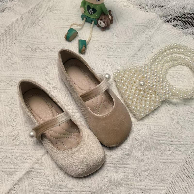 Lõuna-Korea lastejalatsid 2025. aasta kevad- ja sügiskingad armsad tüdrukute pehme tallaga lääne stiilis printsessikingad retro sametist väikestele tüdrukutele fliisvoodriga kingad