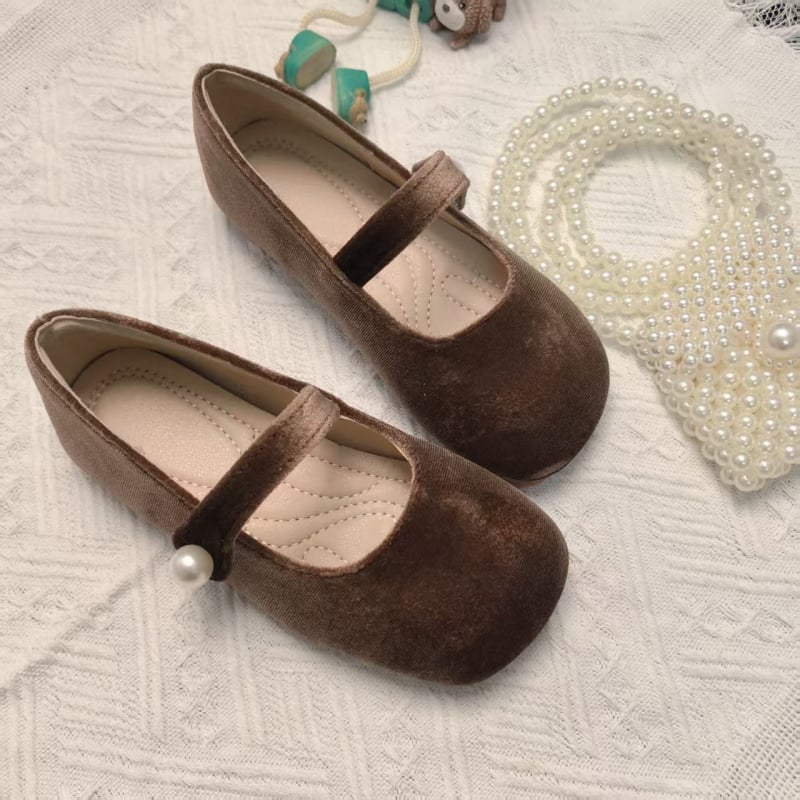 Lõuna-Korea lastejalatsid 2025. aasta kevad- ja sügiskingad armsad tüdrukute pehme tallaga lääne stiilis printsessikingad retro sametist väikestele tüdrukutele fliisvoodriga kingad