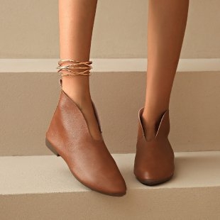 Határokon átnyúló hegyes orrú lapos sarkú csizma 2025 új stílusú puha talpú külső viselet V-alakú bebújós külkereskedelmi nagy méretű lusta cipő női rövid csizma