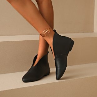 Határokon átnyúló hegyes orrú lapos sarkú csizma 2025 új stílusú puha talpú külső viselet V-alakú bebújós külkereskedelmi nagy méretű lusta cipő női rövid csizma