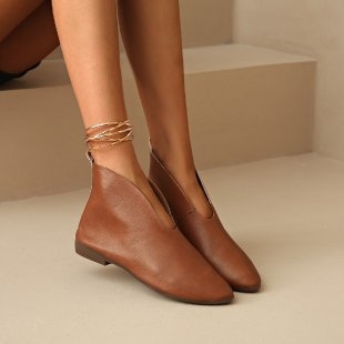 Határokon átnyúló hegyes orrú lapos sarkú csizma 2025 új stílusú puha talpú külső viselet V-alakú bebújós külkereskedelmi nagy méretű lusta cipő női rövid csizma