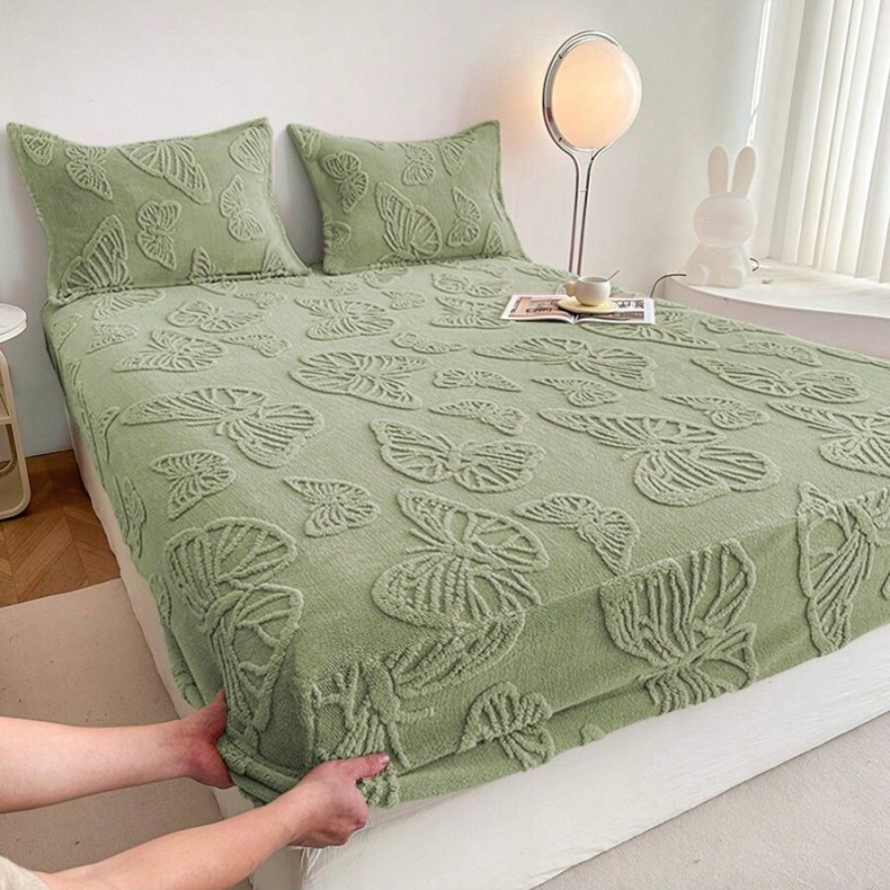 2025 m. naujas šiltų gėlių rašto paklodžių rinkinys iš trijų dalių su taftos užvalkalu ir aksominiu sustorintu paklodžių užvalkalu bei apsauginiu čiužinio užvalkalu.