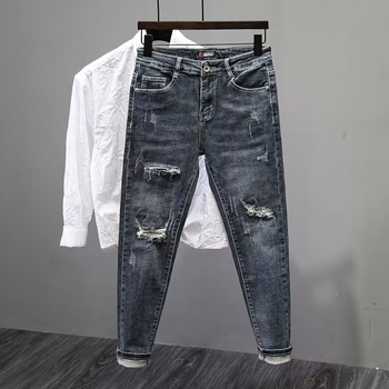 Vékony, szakadt farmer, férfi 2024-es új nyári, erősen mosott, karcsúsított, kis lábfejű, lezser, divatos nadrág