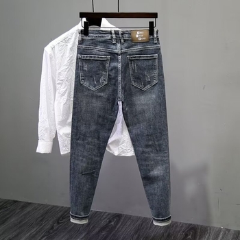 Vékony, szakadt farmer, férfi 2024-es új nyári, erősen mosott, karcsúsított, kis lábfejű, lezser, divatos nadrág