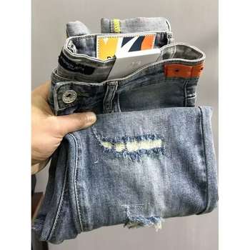 Sötét farmer férfi szakadt foltos 2023 tavaszi új koldusnadrág koreai stílusú karcsúsított, rugalmas nadrág férfiaknak