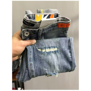 Sötét farmer férfi szakadt foltos 2023 tavaszi új koldusnadrág koreai stílusú karcsúsított, rugalmas nadrág férfiaknak