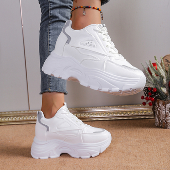 Γυναικεία αθλητικά παπούτσια για αυξανόμενο ύψος, φθινοπωρινά, νέα δερμάτινα, λευκά παπούτσια για τρέξιμο, με χοντρή σόλα, ελαφριά, μονόχρωμα παπούτσια για μεγάλο μέγεθος