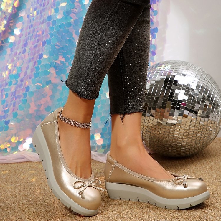 2025-ös külkereskedelmi női cipők tavaszi és nyári új sekély szájú hegyes éktalpú cipők női alacsony sarkú platformcipők női cipők nagykereskedelem