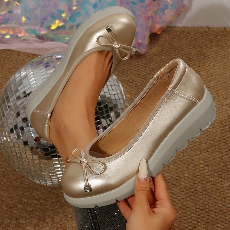 2025-ös külkereskedelmi női cipők tavaszi és nyári új sekély szájú hegyes éktalpú cipők női alacsony sarkú platformcipők női cipők nagykereskedelem