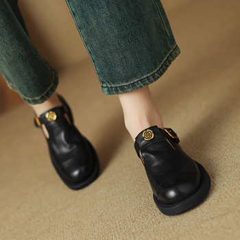 Γυναικεία Loafers Camellia Άνοιξη και Φθινόπωρο 2024 Νέα Ρετρό Βρετανικά All-match Flat Παπούτσια με Στρογγυλή Μύτη Μικρά Δερμάτινα Παπούτσια Μαύρα