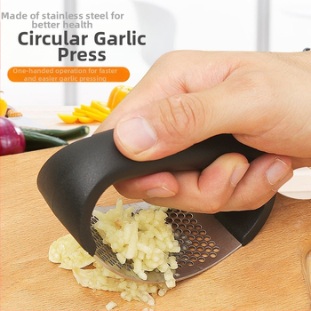 Rankinis žiedinis česnakų presas – tai storo 304 nerūdijančio plieno virtuvės česnakų presavimo ir malimo rinkinys.