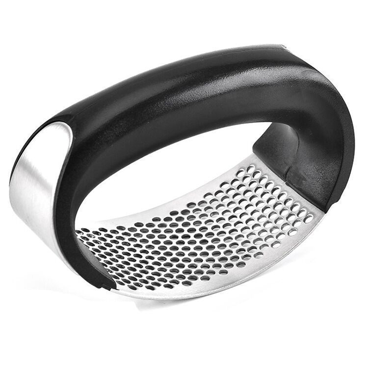 Rankinis žiedinis česnakų presas – tai storo 304 nerūdijančio plieno virtuvės česnakų presavimo ir malimo rinkinys.