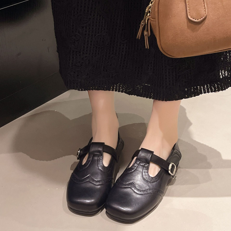 Kerek orrú Mary Jane lapos talpú, faragott, kis bőr női cipők 2025 tavaszi és nyári brogue szezonra, új stílus, lezser és kényelmes