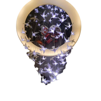 Müügiosakonna kohandatud lindude lühter hotelli fuajees Villa duplekstrepi lamp moodne minimalistlik lindude rippuv traadist lühter