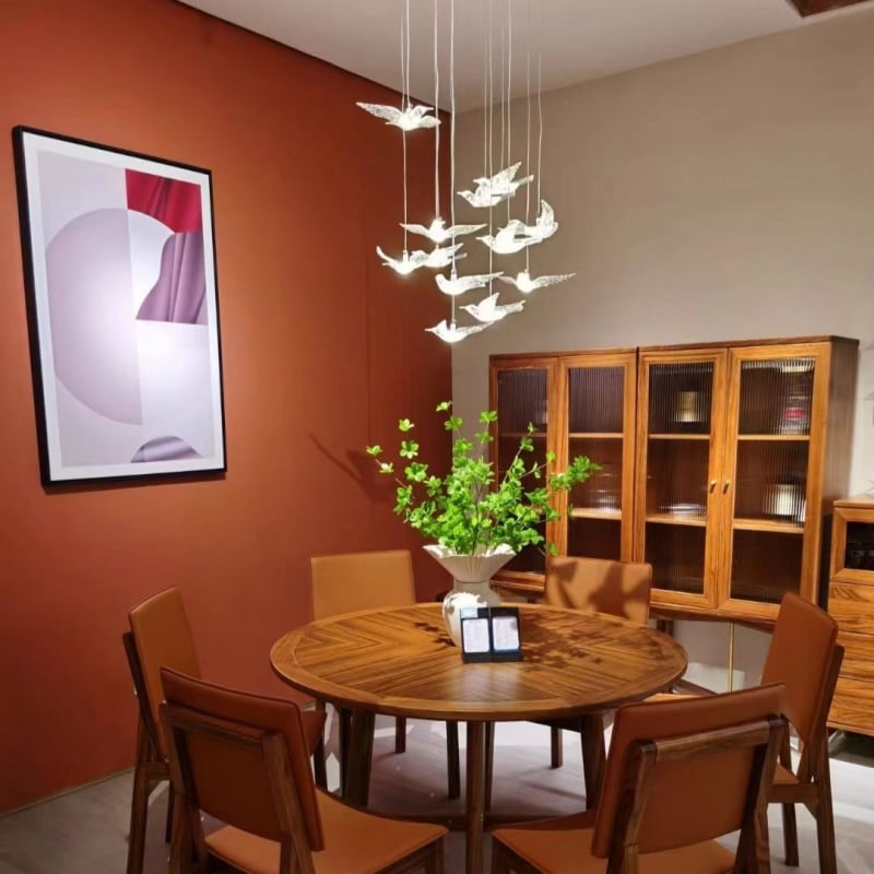 Müügiosakonna kohandatud lindude lühter hotelli fuajees Villa duplekstrepi lamp moodne minimalistlik lindude rippuv traadist lühter