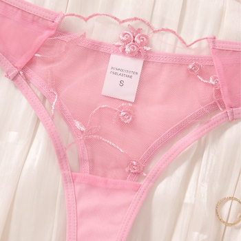 Piiriülene tüdruk, roosa, armas lilleline tikitud rinnahoidja, üliõhuke, läbipaistev, ahvatlev, flirtiv, seksikas, intiimne, 123