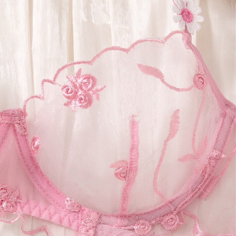 Piiriülene tüdruk, roosa, armas lilleline tikitud rinnahoidja, üliõhuke, läbipaistev, ahvatlev, flirtiv, seksikas, intiimne, 123