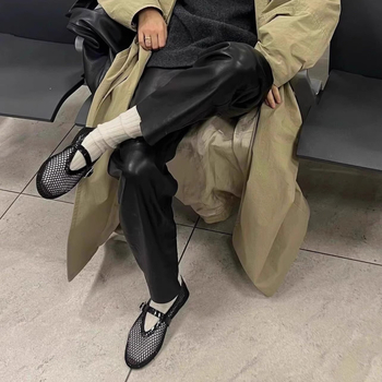 Γυναικεία παπούτσια μπαλέτου με στρογγυλή κεφαλή και σχέδιο niche, με κοίλο σχέδιο ψαροκόκαλου, καλοκαίρι 2024, νέα μοντέρνα παπούτσια μονής στρώσης με επίπεδη ζώνη και αγκράφα