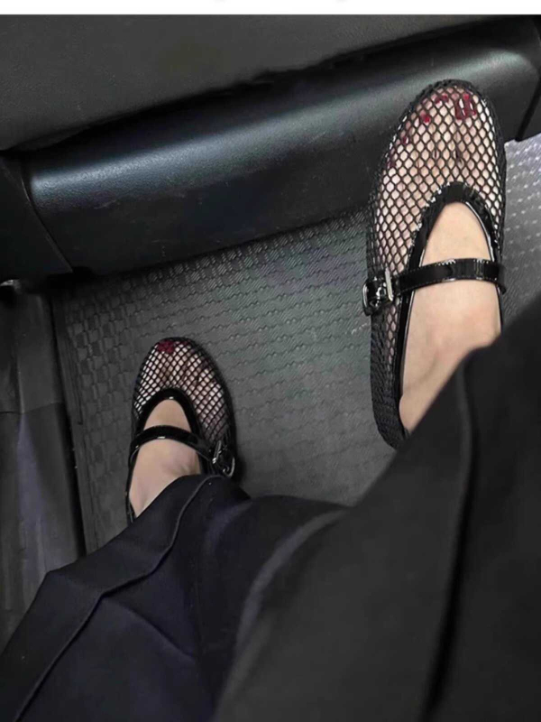 Kerek fejű, niche dizájnú, halszálkás, üreges balettcipők női 2024-es nyári új, divatos, lapos övcsatos, egyrétegű cipők