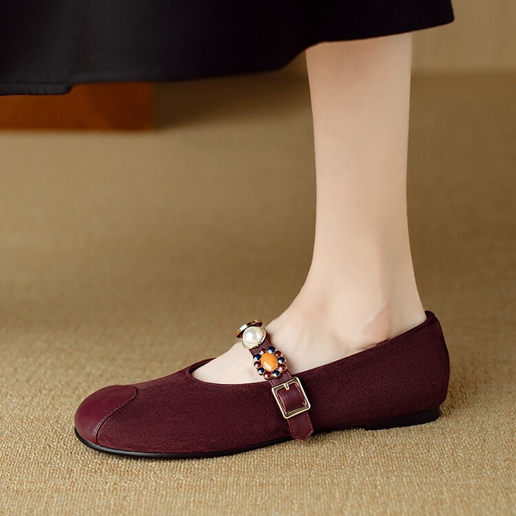 Francia retro puha bőr alacsony sarkú cipő női 2025 tavaszi új kerek orrú sekély szájú bőr cipők bebújós tejszínes cipő