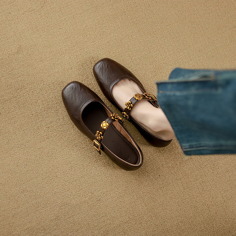 Báránybőr változat, szuper puha, virágcsatos lapos talpú cipő, francia egyrétegű női cipő, 2025-ös új, fekete, szoknyával, Mary Jane cipők