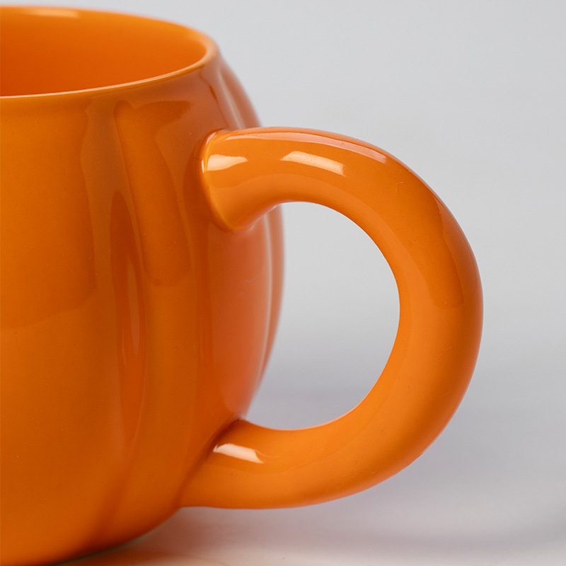 Väliskaubanduse piiriülene oranž keraamiline kõrvitsatass Halloweeni saagikoristusfestivali purgi kujundusega logo keraamiline kruus