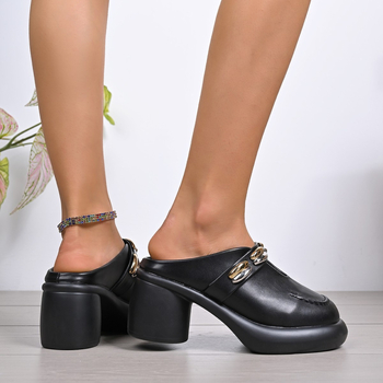 Baotou vastag talpú női szandál puha bőr külső viselet vastag sarkú félpapucs 2025 új nyári fém csattal ellátott magas sarkú tündérpapucs