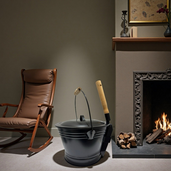 Piiriülene Amazoni kodukamina kühvel, tuhast tünn, ümmargune tünn, tuhapuidust rauast tünn ja kühvel kaheosaline komplekt