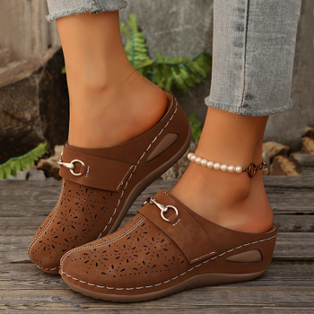 2025 Külkereskedelmi Szandálok Nagy Méretű Új, Sokoldalú, Üreges, Vastag Talpú, Európai és Amerikai Stílusú Láncos Női Szandálok Nagykereskedelemben