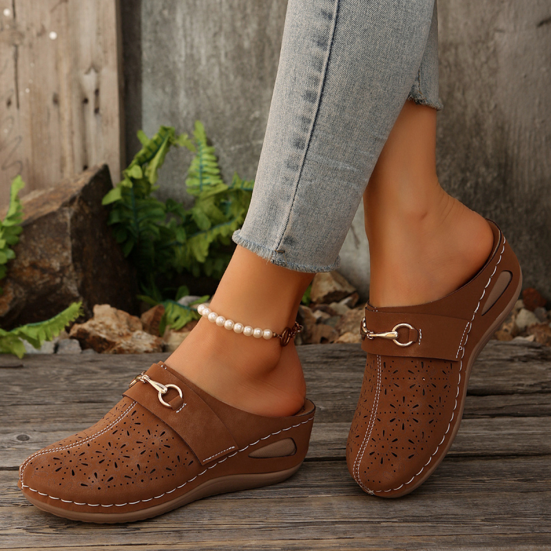 2025 Külkereskedelmi Szandálok Nagy Méretű Új, Sokoldalú, Üreges, Vastag Talpú, Európai és Amerikai Stílusú Láncos Női Szandálok Nagykereskedelemben