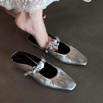 Készre szerelt változat ~ Divatos, szögletes orrú, női papucsok nyári kültéri viseletre, egysoros csattal, egylábas, orrmerevítős félpapucs