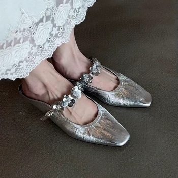 Készre szerelt változat ~ Divatos, szögletes orrú, női papucsok nyári kültéri viseletre, egysoros csattal, egylábas, orrmerevítős félpapucs