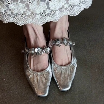 Készre szerelt változat ~ Divatos, szögletes orrú, női papucsok nyári kültéri viseletre, egysoros csattal, egylábas, orrmerevítős félpapucs