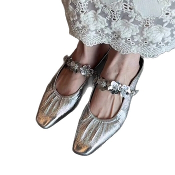 Készre szerelt változat ~ Divatos, szögletes orrú, női papucsok nyári kültéri viseletre, egysoros csattal, egylábas, orrmerevítős félpapucs