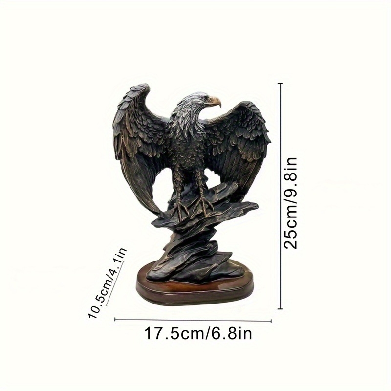 Az irodának nagy tervei vannak a Sassal és a szárnyait bontogató Nagy Főnixszel. A nappaliban található gyantadíszek exkluzív és realisztikus hatást keltenek.