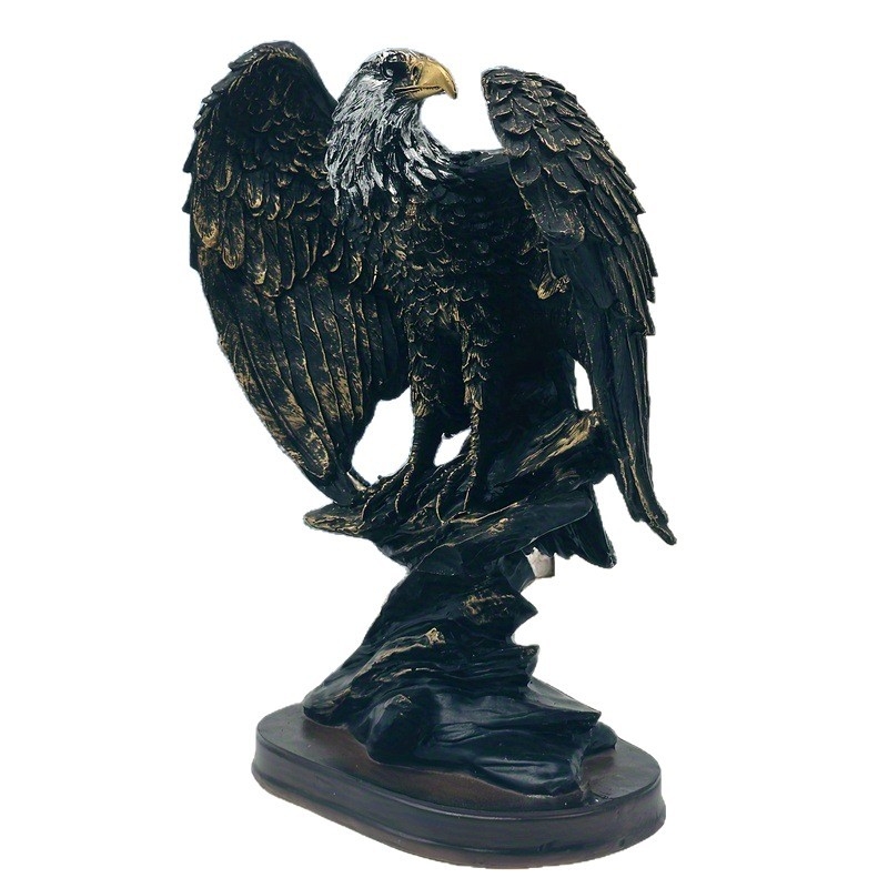 Az irodának nagy tervei vannak a Sassal és a szárnyait bontogató Nagy Főnixszel. A nappaliban található gyantadíszek exkluzív és realisztikus hatást keltenek.