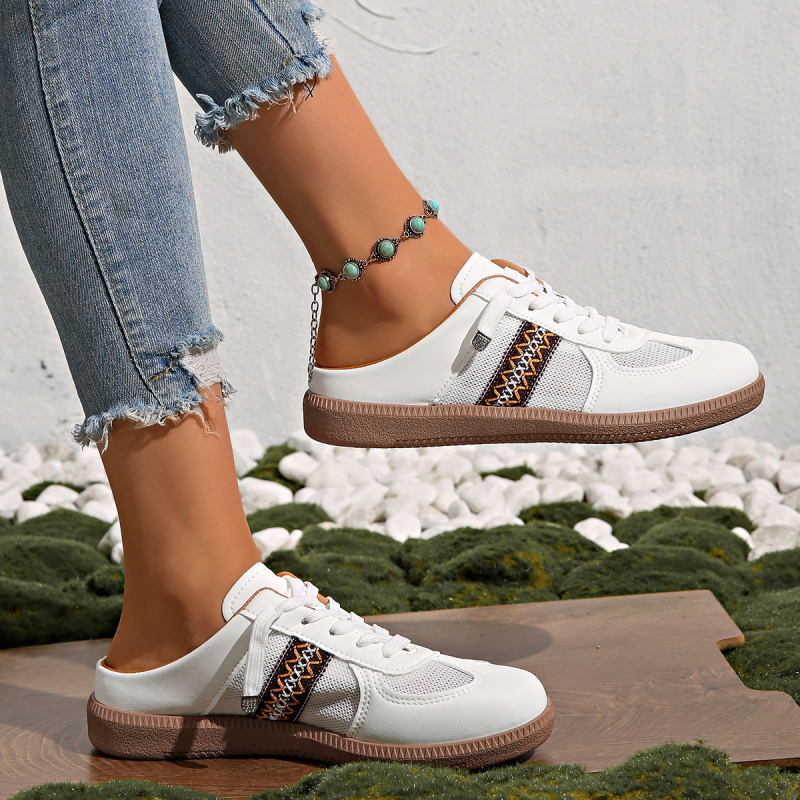 Užsienio prekyba, tarpvalstybiniai dideli vokiški treniruočių bateliai, pusšlepetės moterims, 2025 m. vasaros naujo stiliaus užmaunamos šlepetės viršutiniams drabužiams, odinės šlepetės su kuodukais