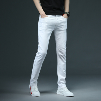 Tiszta fehér férfi rugalmas farmer fiatal diákoknak, mindennapi, hétköznapi sportnadrág, sokoldalú, karcsúsított nadrág férfiaknak