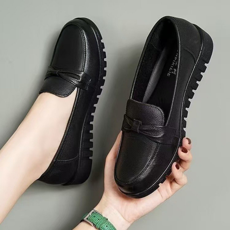 Anyacipők Tavaszi és nyári bőrcipők Valódi puha bőr puha talp Csúszásmentes középkorú és idős női egyrészes cipő lapos talpú kényelmes munkába