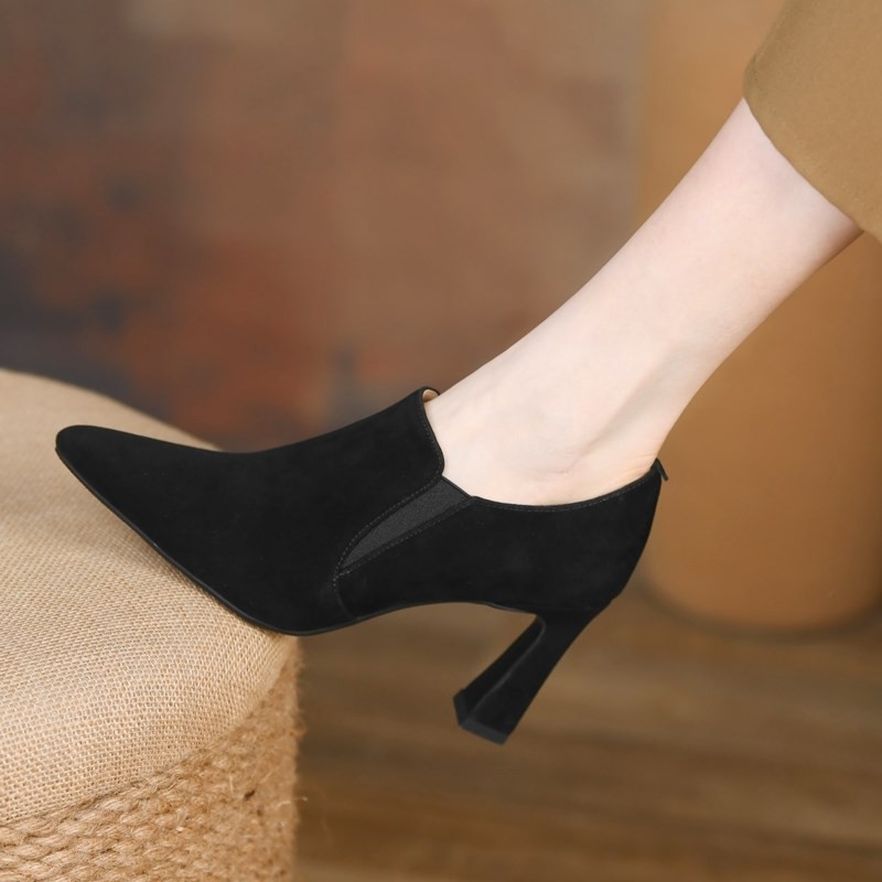 Hegyes sarkú női cipők 2023 Tavaszi és őszi új európai és amerikai retró vastag sarokú ujjú, egyrétegű velúr divatos női cipők